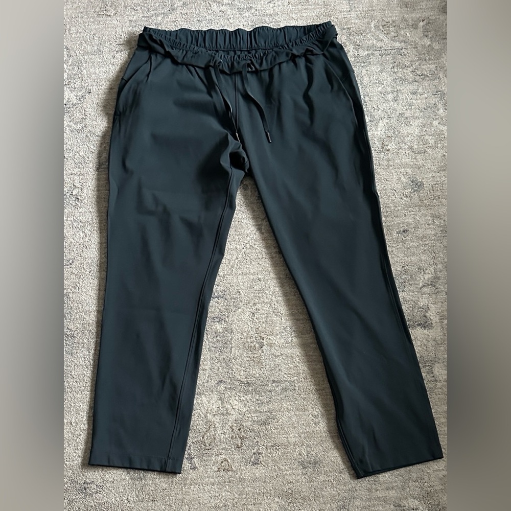 Lululemon women’s On The Fly pant
 Size 10
Color charcoal